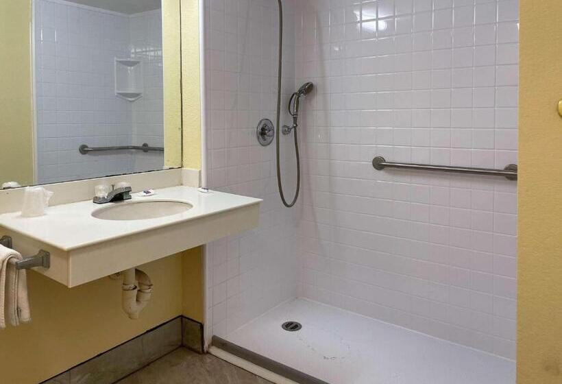 장애인을 위한 킹사이즈 침대 스탠다드 룸, Motel 6 Huntsville Al University Dr