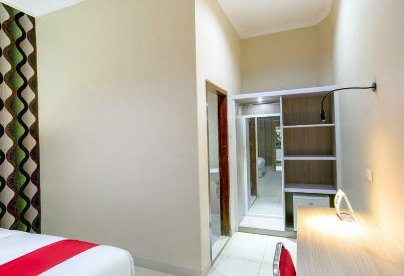 スタンダードルーム, Oyo 2320 Charvita