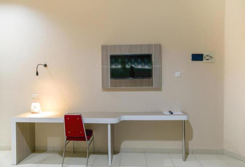 スタンダードルーム, Oyo 2320 Charvita