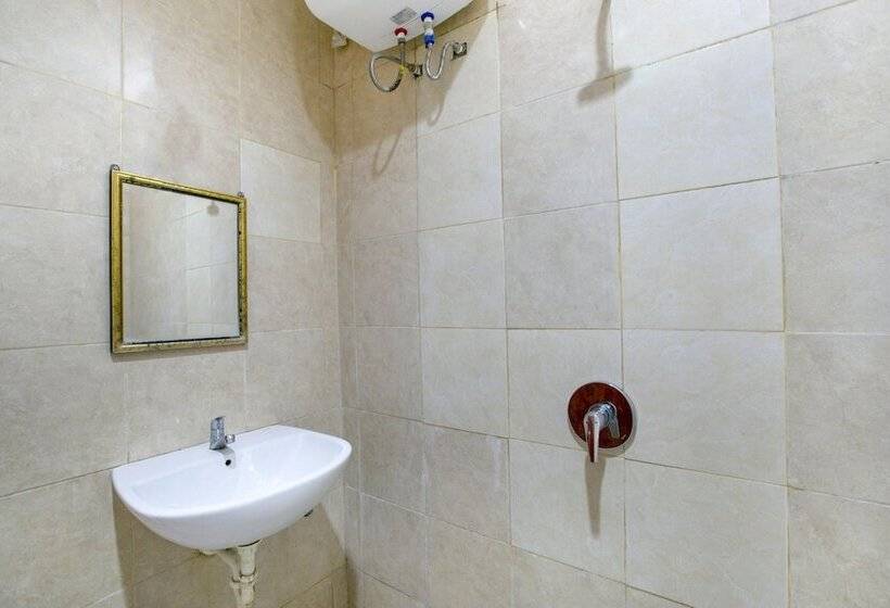 スタンダードルーム, Oyo 2320 Charvita