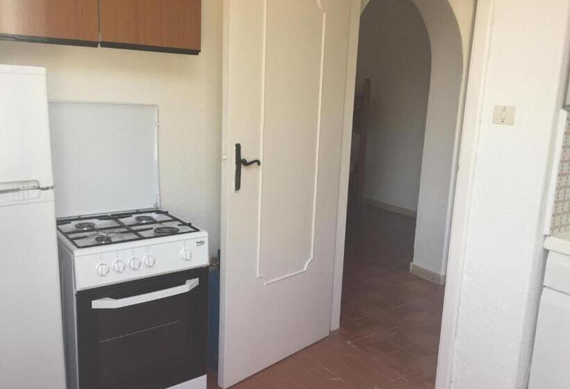 ویلای استاندارد با چشم‌انداز باغ, Residenza Gherly