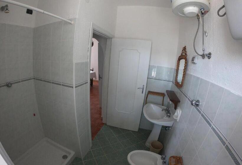 ویلای استاندارد با چشم‌انداز باغ, Residenza Gherly