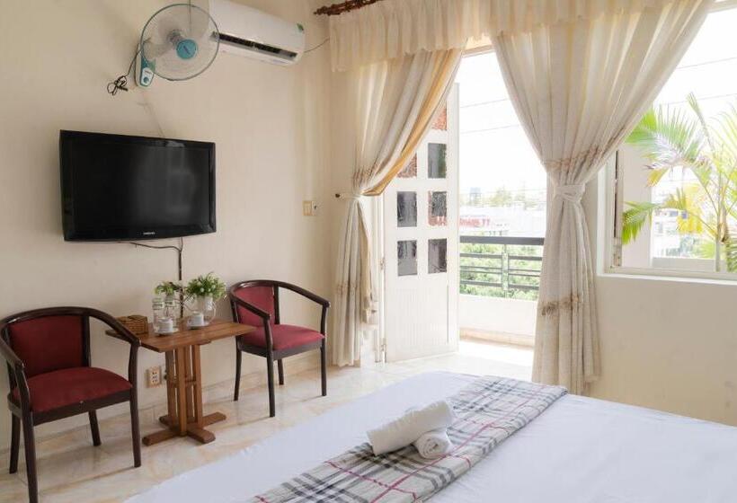 اتاق استاندارد با بالکن, Aqua Nhu Huynh