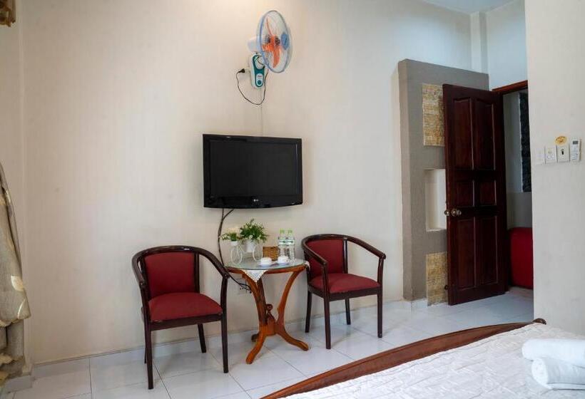 اتاق استاندارد با بالکن, Aqua Nhu Huynh