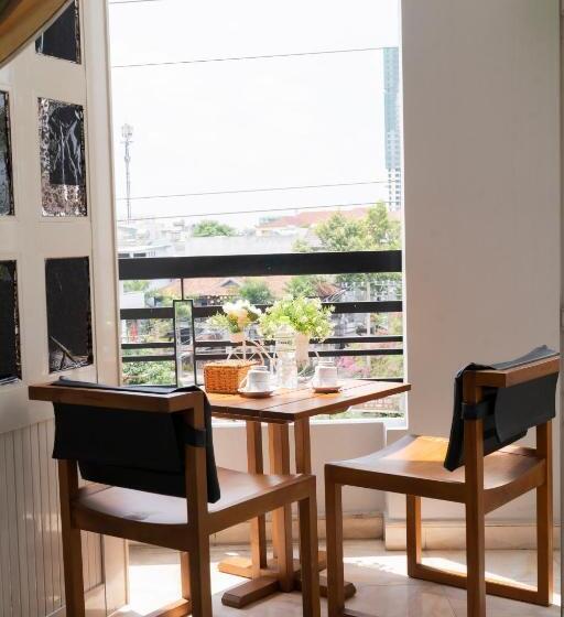 اتاق استاندارد با بالکن, Aqua Nhu Huynh