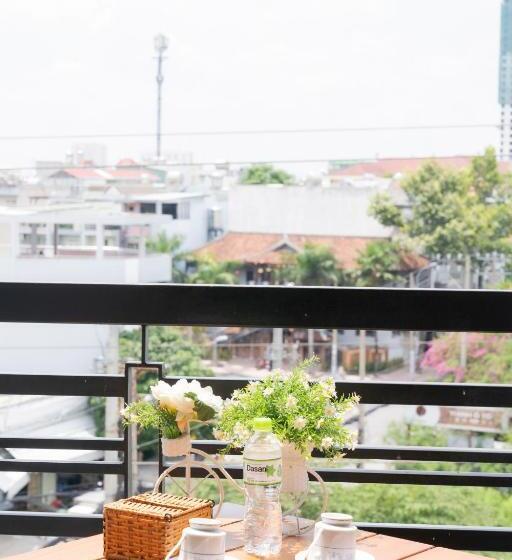 اتاق استاندارد با بالکن, Aqua Nhu Huynh