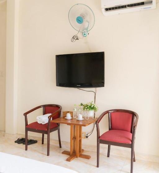 اتاق استاندارد با بالکن, Aqua Nhu Huynh