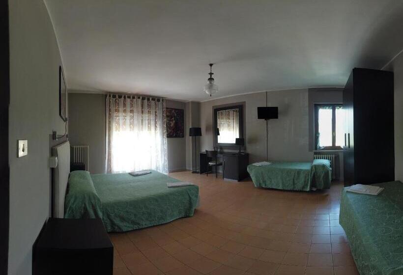 חדר משפחתי, Cristina