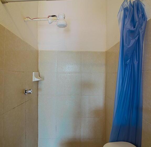 Quarto Triplo Estandar, Posada Los Faroles
