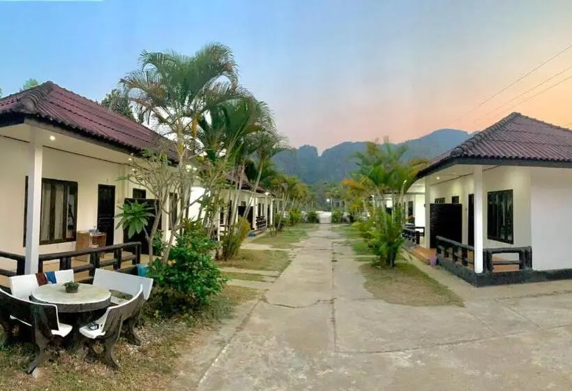Standard Triple Room with Terrace, Diamond Resort Vang Vieng