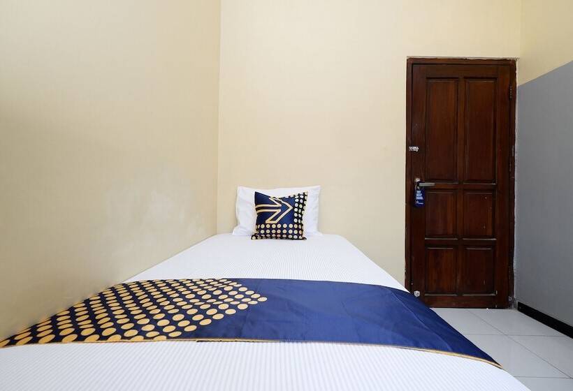 اتاق استاندارد یک نفره, Spot On 2209 Solo Point Guest House Syariah