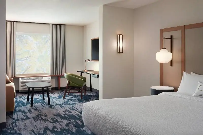 キングサイズベッドのスイートルーム, Fairfield Inn & Suites Kinston