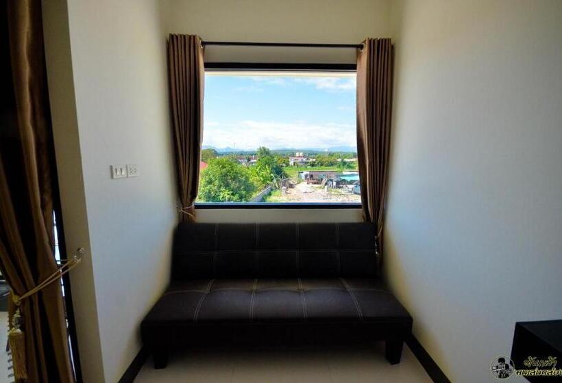 اتاق خانوادگی, แอ่ว ดีld Hotel&residences