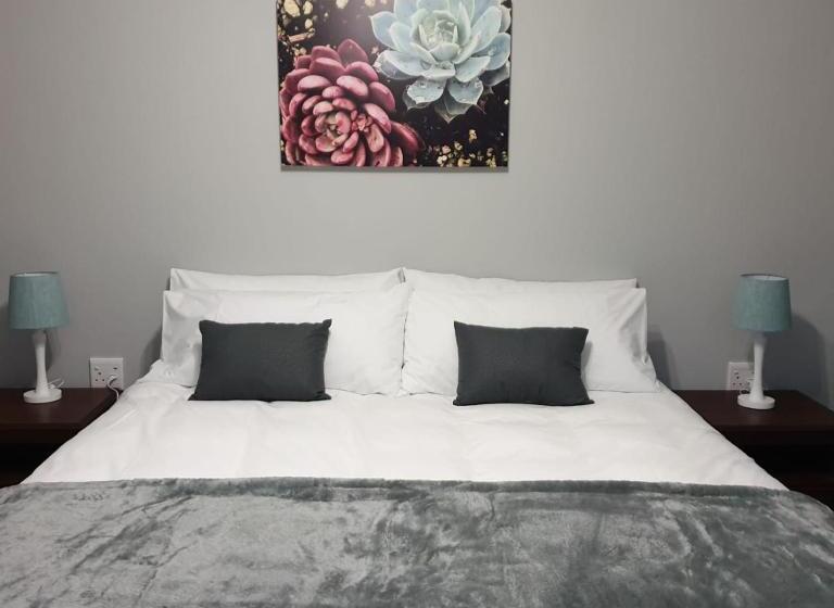 디럭스 룸, Gables B & B