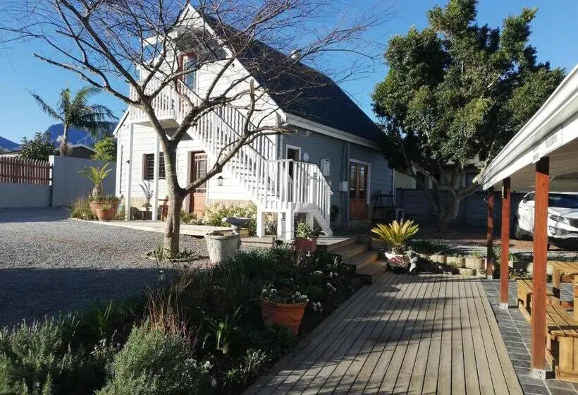 اتاق لوکس, Gables B & B
