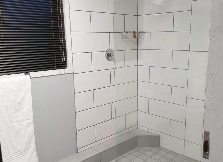 디럭스 룸, Gables B & B