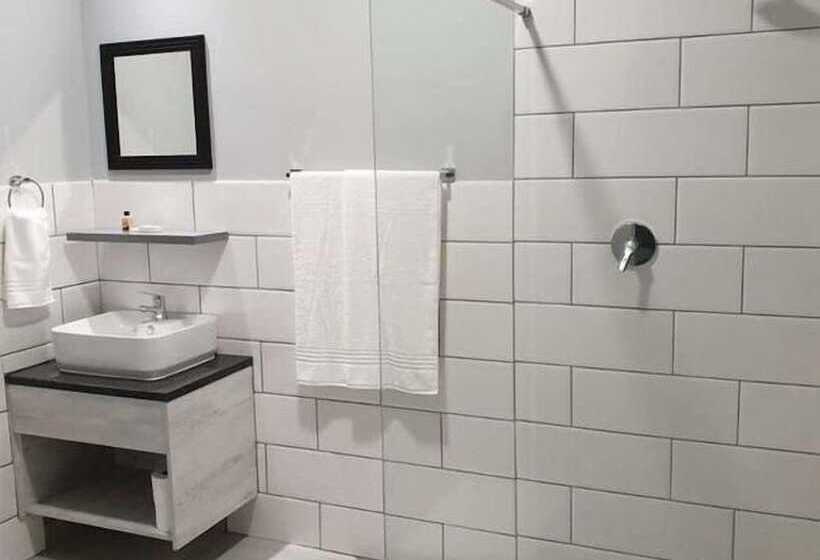 디럭스 룸, Gables B & B