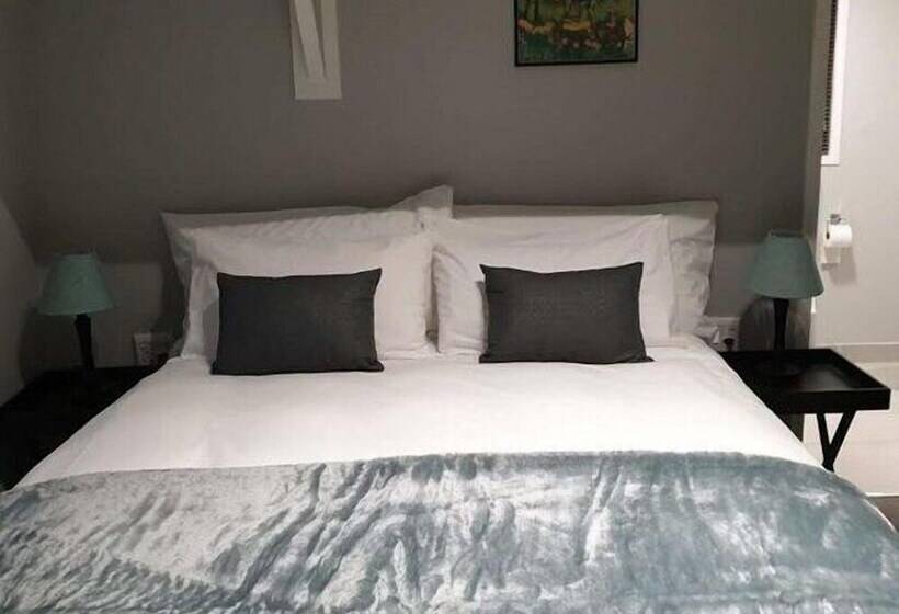 디럭스 룸, Gables B & B