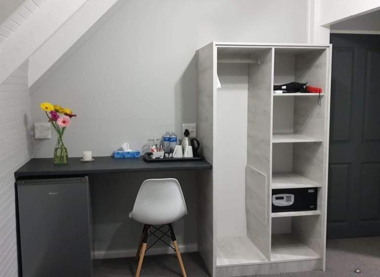 디럭스 룸, Gables B & B