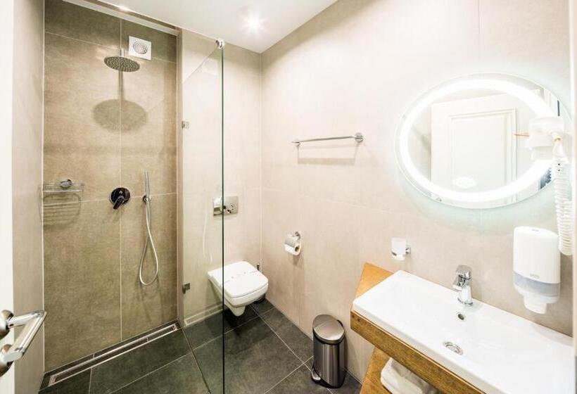 غرفة قياسية, Rafael готель рафаель