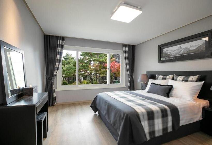 Номер Премиум Вид на Сад, Kensington Resort Seorak Valley