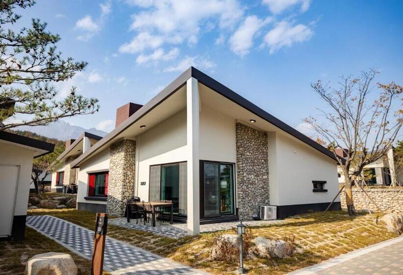 Королевский Люкс, Kensington Resort Seorak Valley