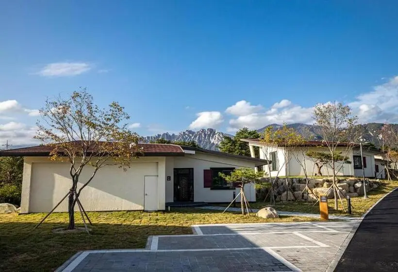 اتاق استاندارد با چشم‌انداز رودخانه, Kensington Resort Seorak Valley