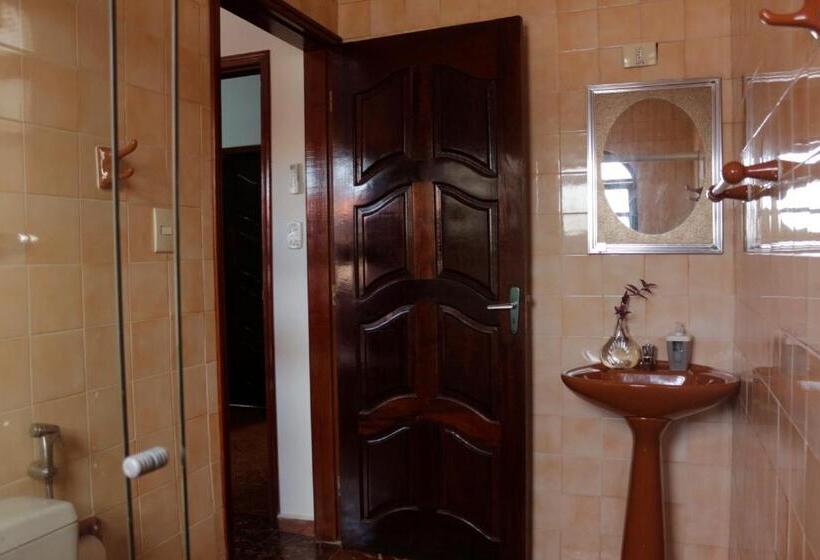 מיטה בחדר משותף, Que Onda!