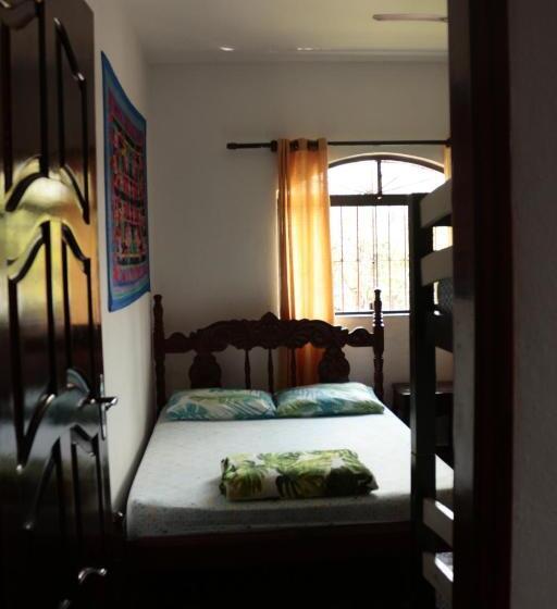 חדר משפחתי, Que Onda!