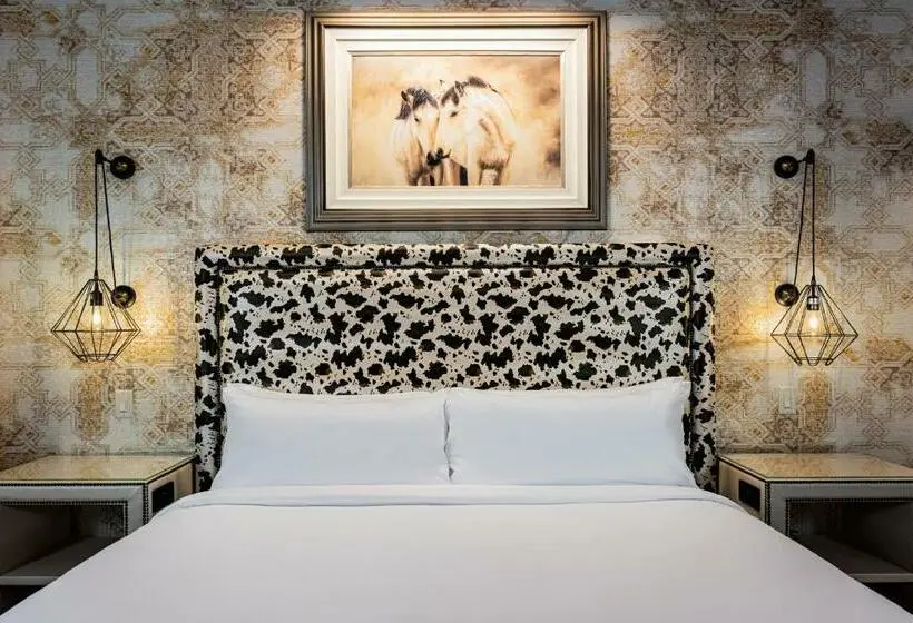 キングサイズベッドのスタンダードルーム, The Brownwood Hotel & Spa