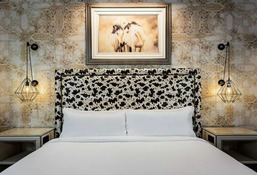 ダブルベッドスタンダードルーム, The Brownwood Hotel & Spa