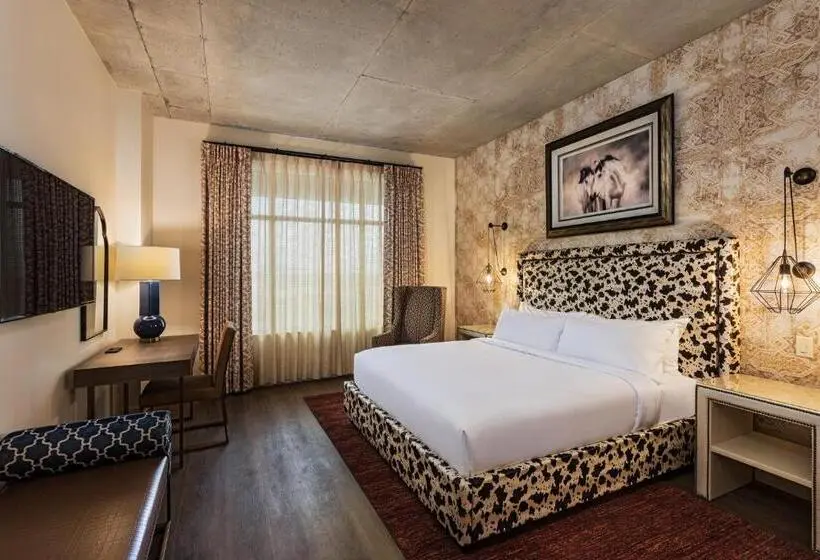 キングサイズベッドのスタンダードルーム, The Brownwood Hotel & Spa