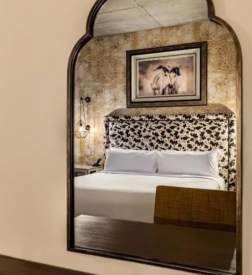 キングサイズベッドのスタンダードルーム, The Brownwood Hotel & Spa