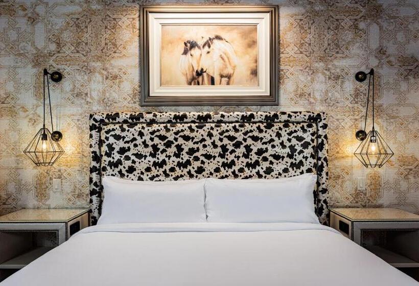 Четырехместный номер Премиум, The Brownwood Hotel & Spa