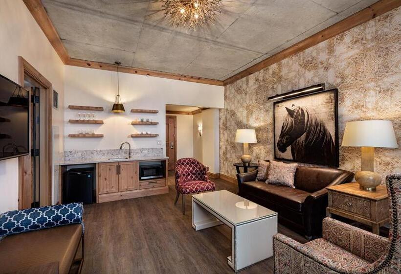 高品质的四人房间, The Brownwood Hotel & Spa