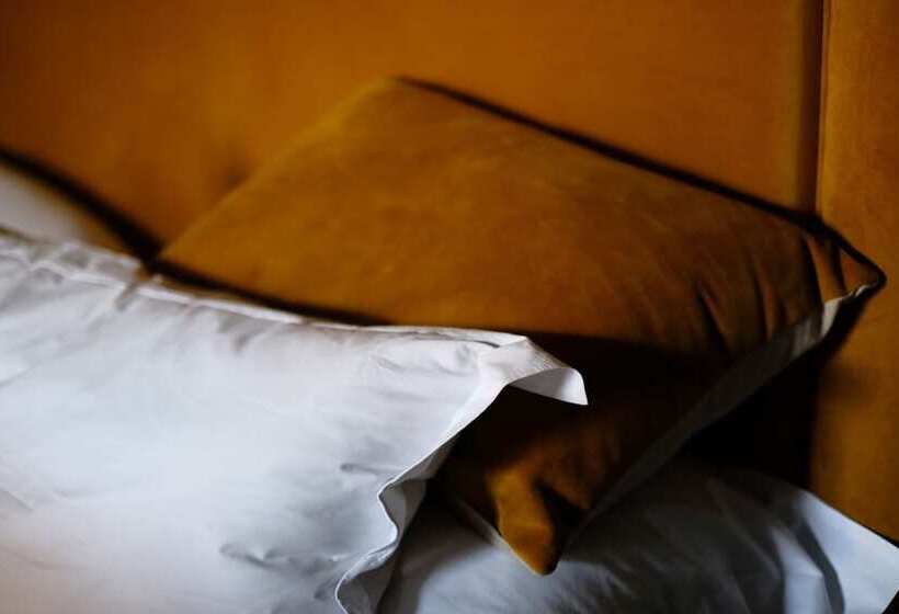 带2个双人床的标准工作室, The Brownwood Hotel & Spa