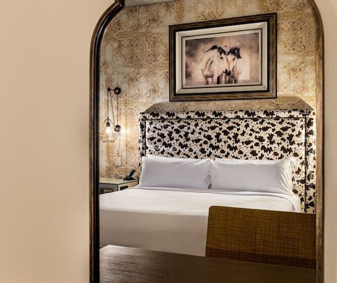 带2个双人床的标准工作室, The Brownwood Hotel & Spa