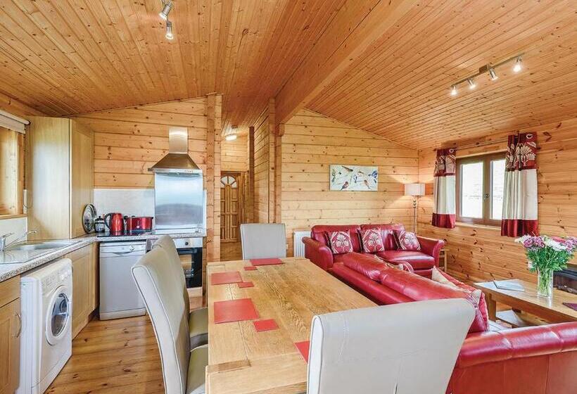 בית, 2 חדרי שינה, Trewythen Lodges