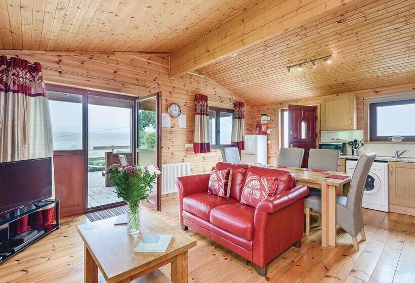 בית, 2 חדרי שינה, Trewythen Lodges