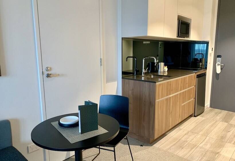 スタンダードスタジオ, Quest Burwood East