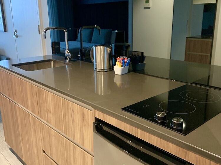 スタンダードスタジオ, Quest Burwood East