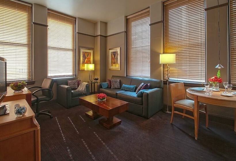 جناح, Magnolia Hotel Downtown Dallas