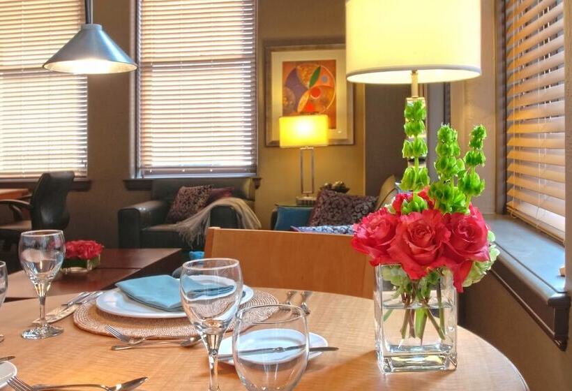 جناح, Magnolia Hotel Downtown Dallas