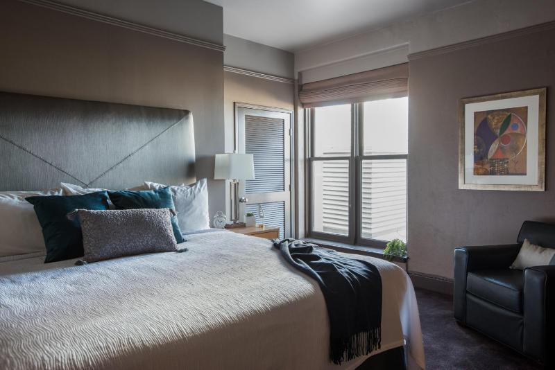 جناح سرير كينج, Magnolia Hotel Downtown Dallas