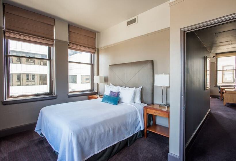 جناح, Magnolia Hotel Downtown Dallas