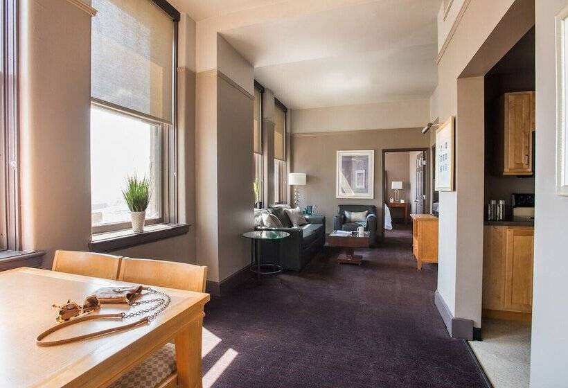 جناح, Magnolia Hotel Downtown Dallas