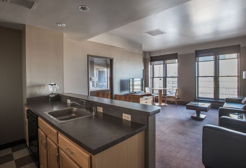 스위트, Magnolia Hotel Downtown Dallas