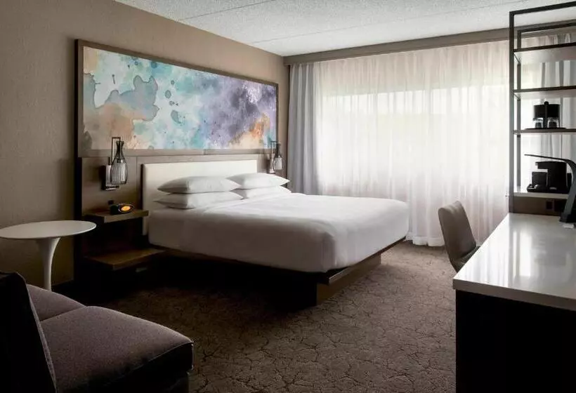 キングサイズベッドのスタンダードルーム, Marriott Melville Long Island