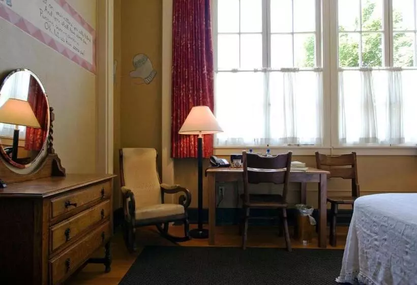 スタンダードルーム, Mcmenamins Kennedy School