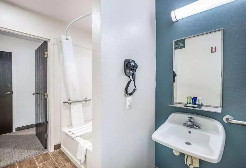 Standard-invahuone, Sleep Inn & Suites Tallahasseecapitol